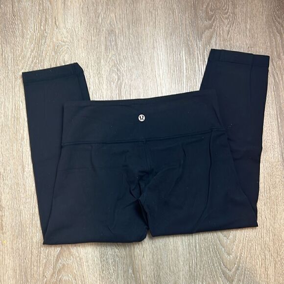 LULULEMON | Black Capris Size 6 - Picture 5 of 6